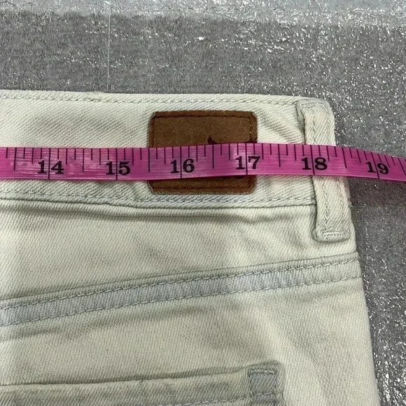 ❤️2/$30❤️[14]American Eagle Light Washed Stretch Shortie  Shorts - Picture 3 of 5